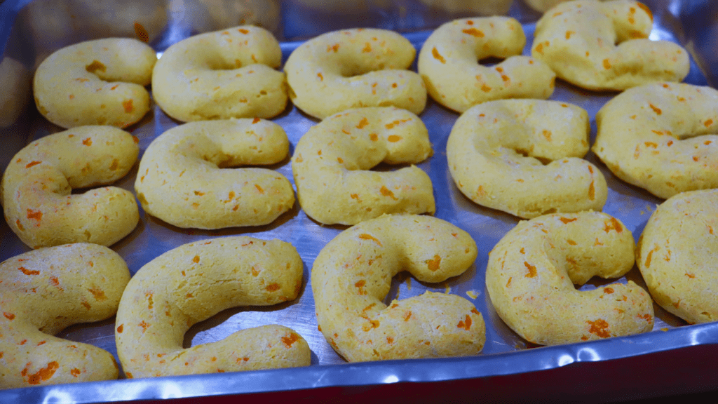 Biscoito de Polvilho com Fubá perfeita para seu café da manhã. 1 BISCOITO DE POLVILHO COM FUBA