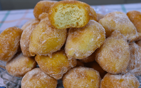 Bolinho de Chuva Perfeito: Sequinho com Essa Receita Fácil!