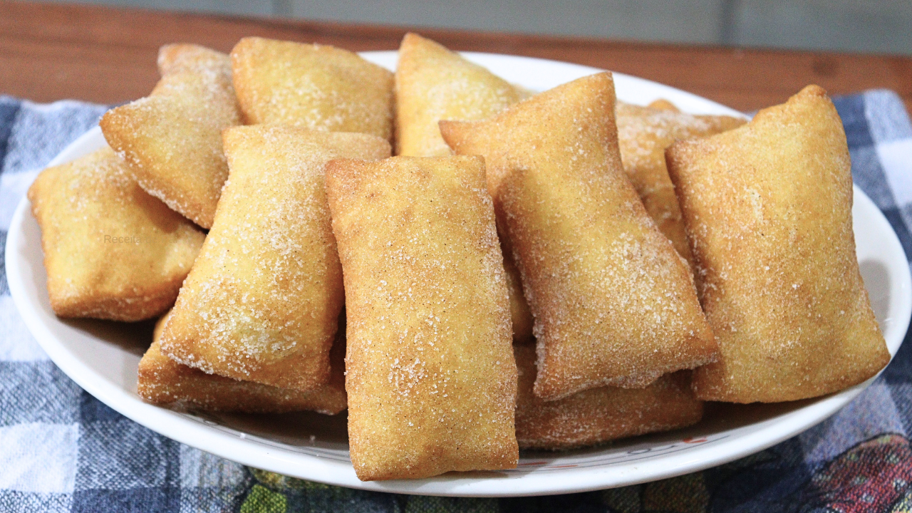 Aprenda a fazer o famoso bolinho sapo: um bolinho doce, econômico e perfeito para o café da tarde! Fica crocante por fora, macio por dentro e com aquele cheirinho irresistível de açúcar e canela. Receita simples e deliciosa que rende muito!