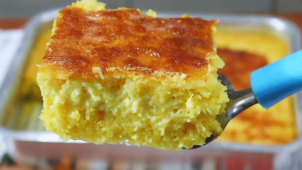 Aprenda como fazer bolo de milho cremoso no liquidificador! Receita fácil, econômica, sem trigo e com opção de queijo ou coco. Ideal para café ou lanche da tarde.