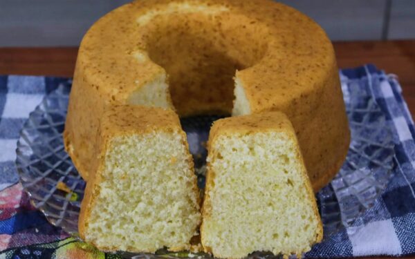 Bolo Simples e Fofinho com Ingredientes que Você Já Tem em Casa