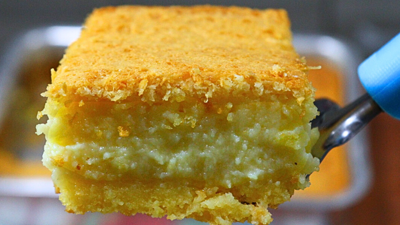 Bolo de fubá cremoso que parece pudim – receita fácil