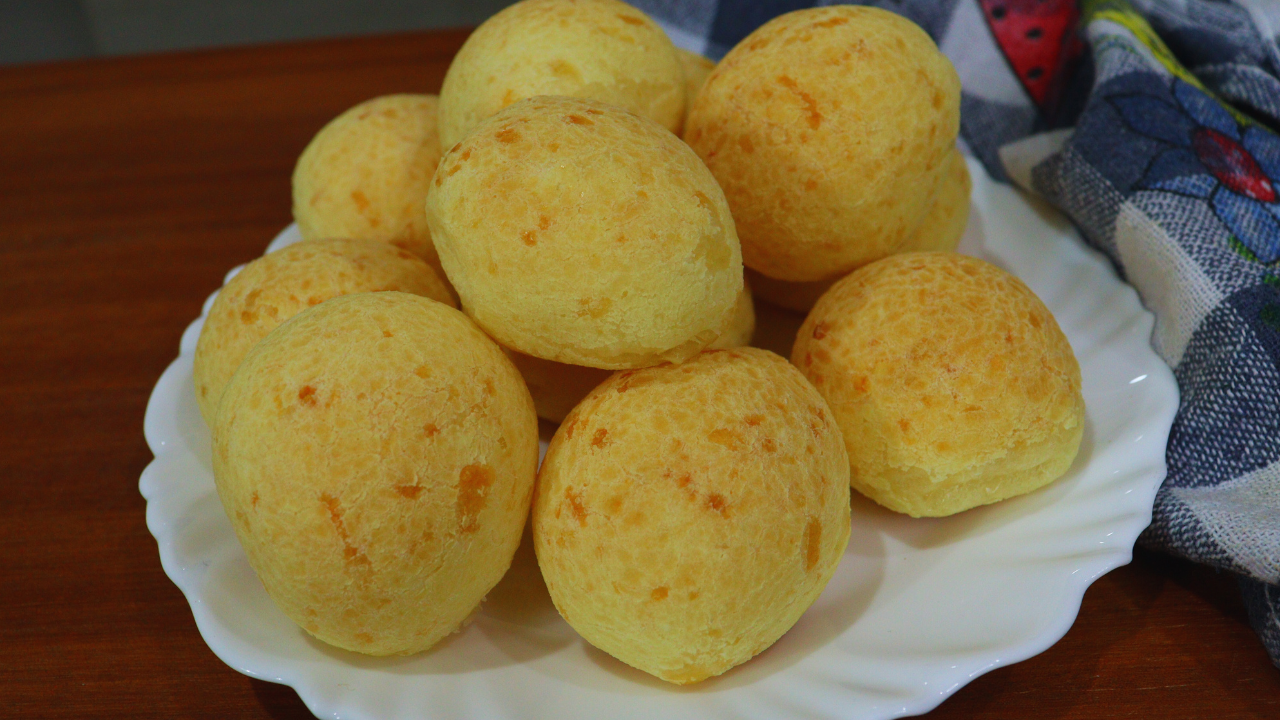 Pão de Queijo Caseiro Crocante por Fora e Macio por Dentro | Receita Fácil e Que Pode Congelar