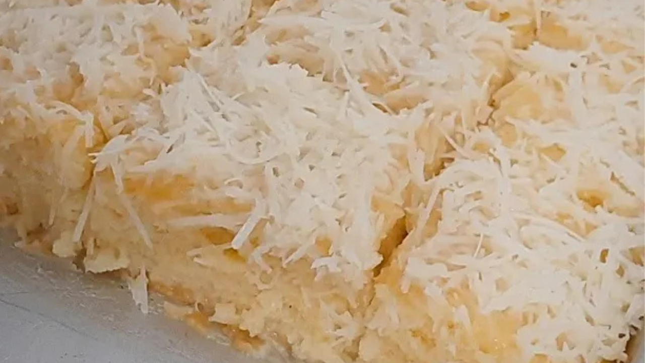 Bolo de Coco Molhadinho Tipo Toalha Felpuda – Fofinho e Saboroso