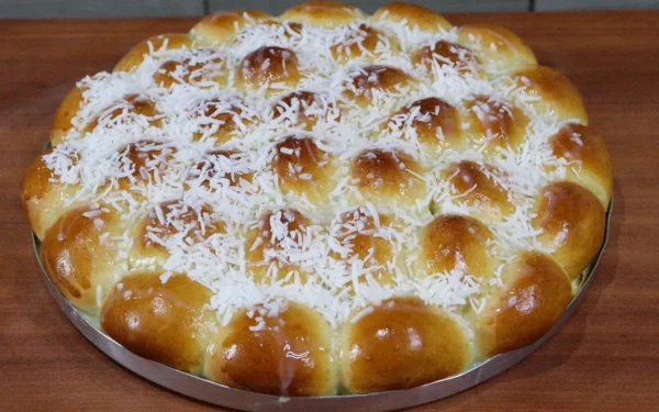 Pão Caseiro Fofinho com Calda de Leite Condensado.