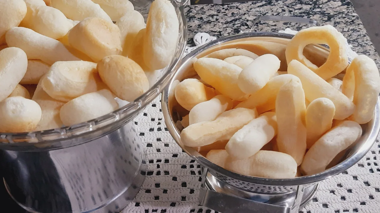 Biscoito de Polvilho Azedo Assado: Receita Fácil e Econômica.
