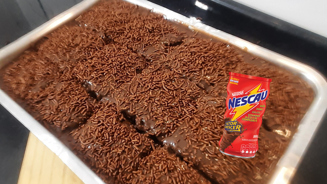 Receita Fácil: Bolo de Chocolate com Nescau, Massa Fofinha e Cobertura Cremosa que Derrete!