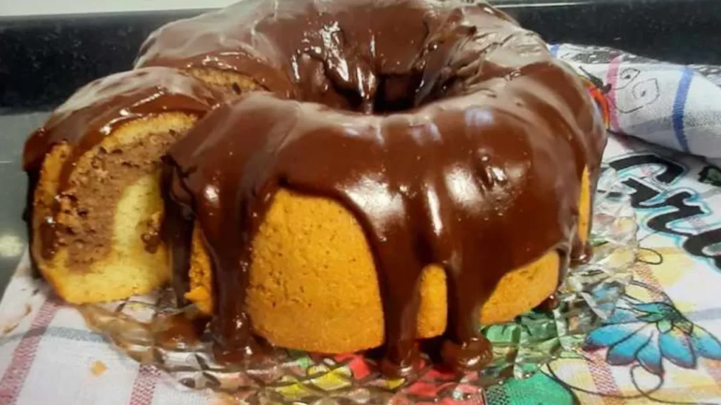 Bolo Mesclado Simples com Ganache de Chocolate 1 bolo mesclado scaled