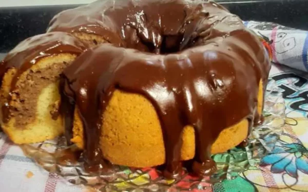Bolo Mesclado Simples com Ganache de Chocolate