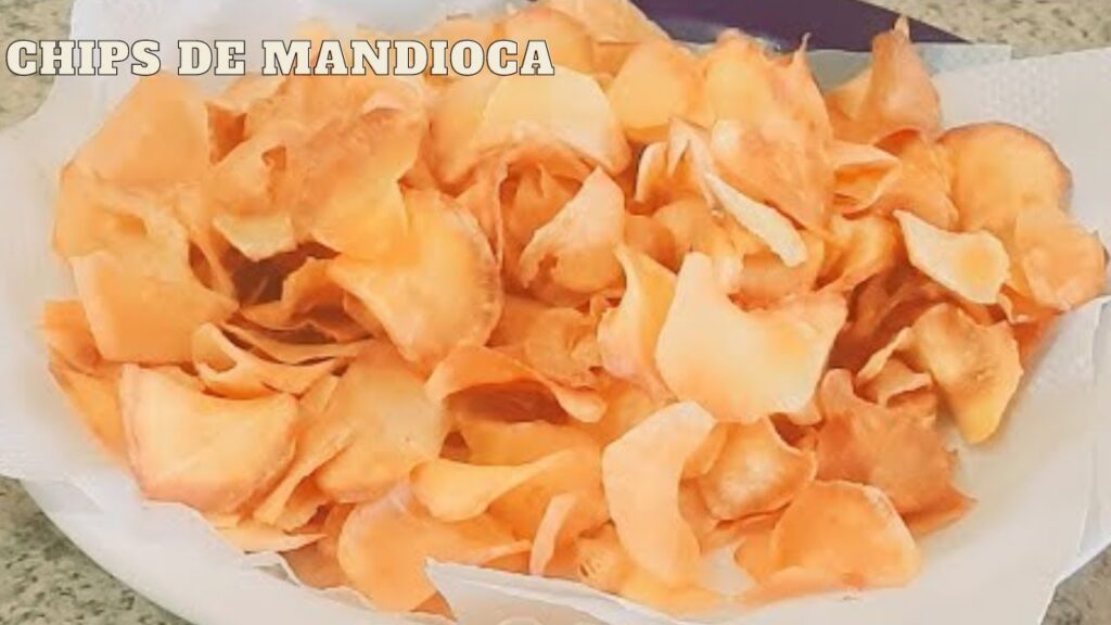 Chips de Mandioca Crocante (Simples, Econômico e Irresistível!) 1 mandioca