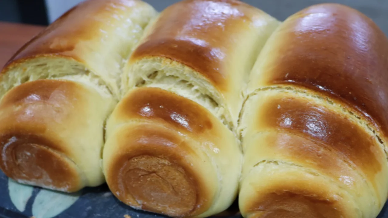 Receita de Como Deixar o Pão Caseiro Douradinho e Brilhante.