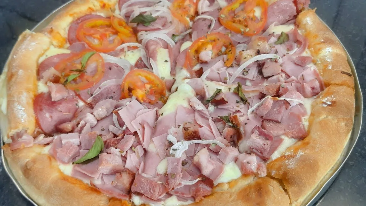 Receita de Pizza simples e rápida perfeita.