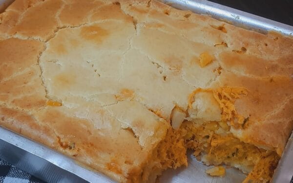 Torta de Frango Cremosa: Sabor Surpreendente em Cada Mordida!